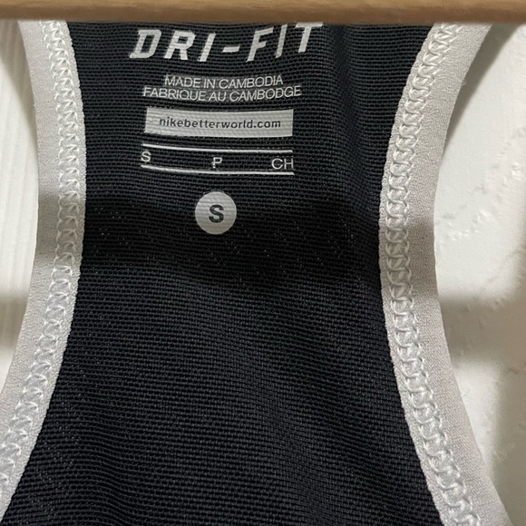 NIKE SMALL TANK TOP BLACK WOMEN'S DRI-FIT SLEEVELESS SHIRT RUNNING GYM FASHION - Picture 4 of 4